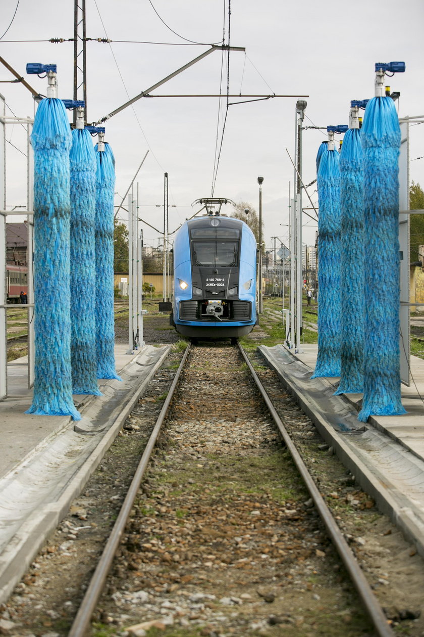 Katowice. Koleje Śląskie zakupiły automatyczną myjkę pociągów