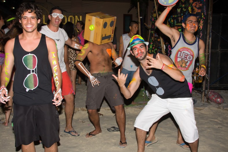 "Full Moon Party" na plaży w Koh Phangan