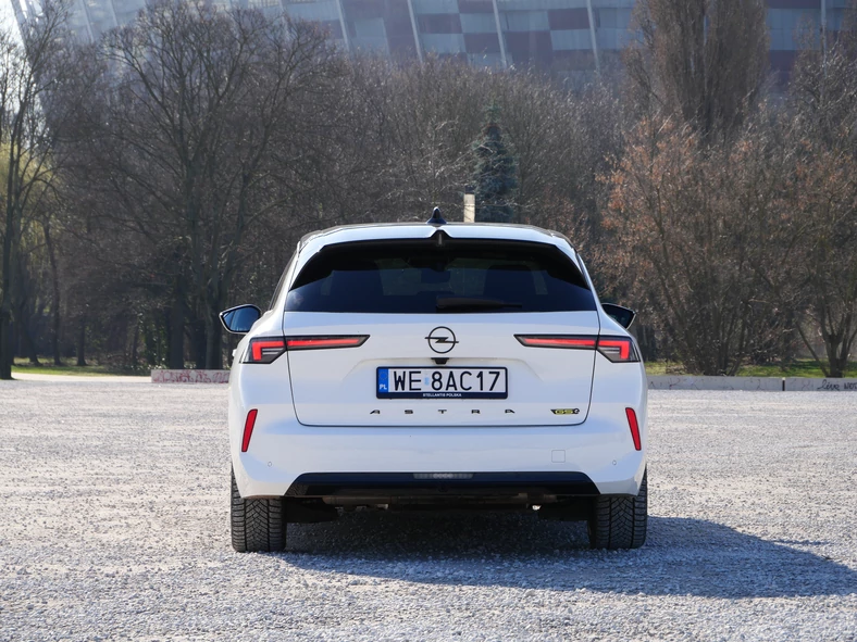 Opel Astra Sports Tourer GSe plug-in hybrid 225 KM