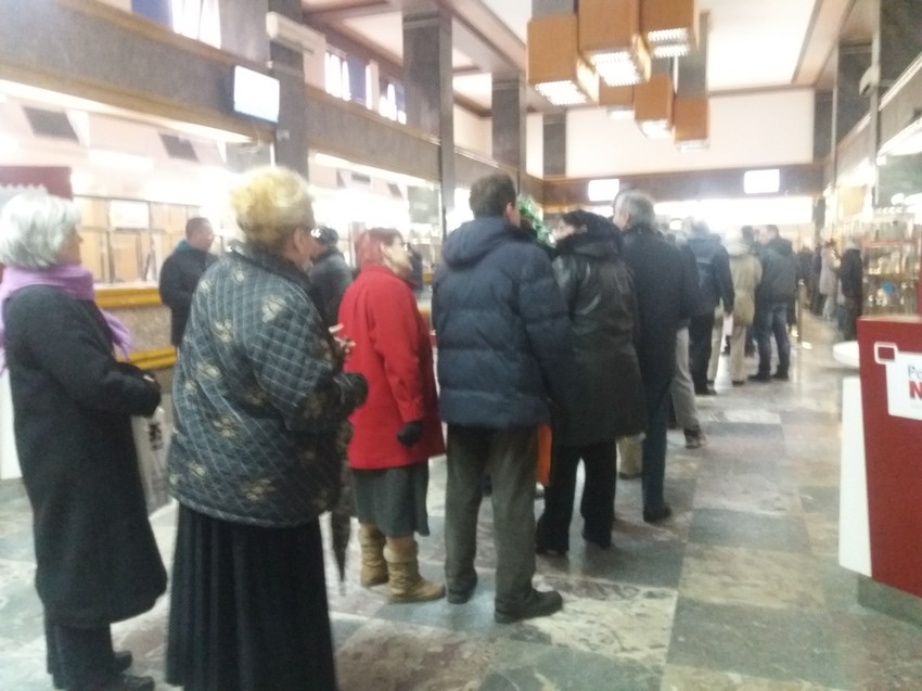 Red u Glavnoj pošti ide i do ulaznih vrata