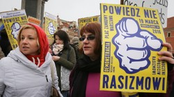 "Imigracja nie jest zbrodnią". Ulicami stolicy przeszedł marsz "Powiedz Nie Rasizmowi". GALERIA