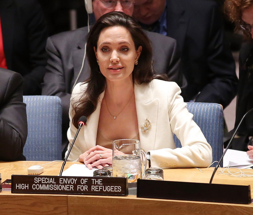 Cały świat obserwuje walkę Angeliny Jolie o zdrowie: gwiazda usunęła sobie jajniki i piersi