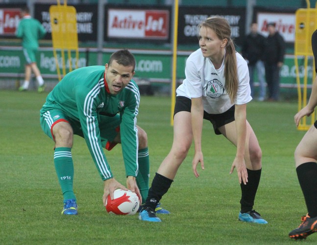 Niecodzienny trening piłkarzy Legii. Ćwiczyli z rugbystkami