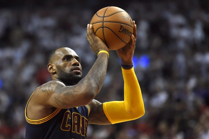 3. LeBron James (koszykówka) - 77,2 mln dol. mln dol. 