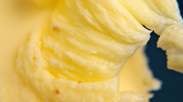 Miks tłuszczowy prawie dwa razy tańszy od masła. Jest jeden haczyk