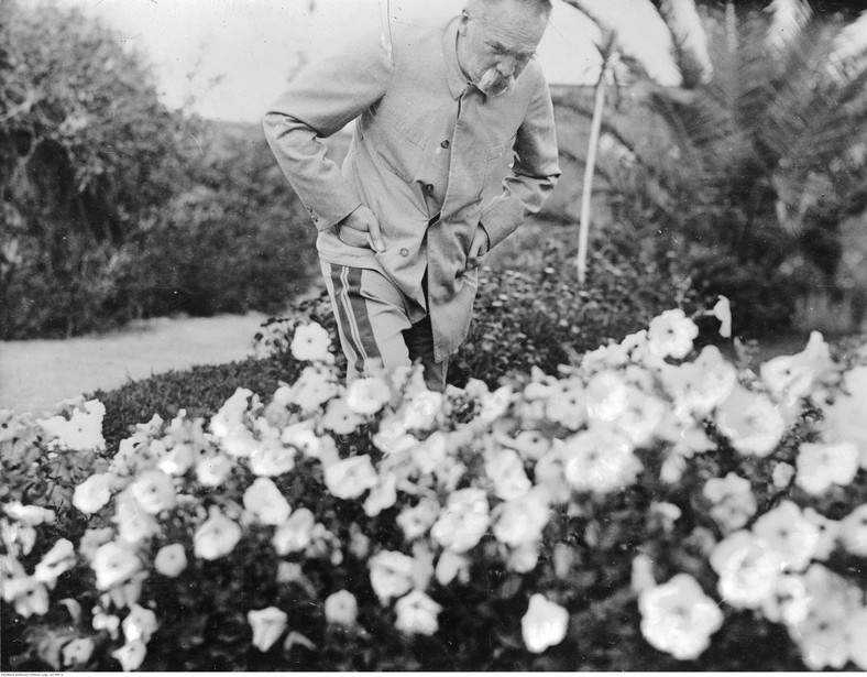 Józef Piłsudski w ogrodzie swojej willi "Quinta Bettencourt" na Maderze