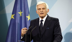Buzek: Irytuje mnie, że polskie władze, które przez 8 lat zgadzały się na wszystkie rozwiązania UE, teraz narzekają