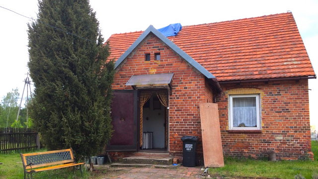 Polacy odnowili poniemiecki dom z cegły. Wnętrze robi wrażenie 