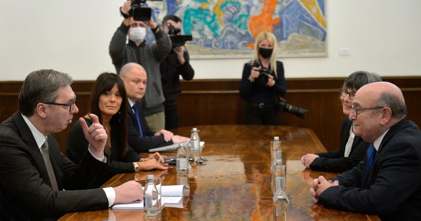 Aleksandar Vučić Stjuart Pič 