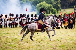 Rekonstrukcje historyczne? To wtłaczanie w młode umysły fałszywego wyobrażenia wojny [WYWIAD]