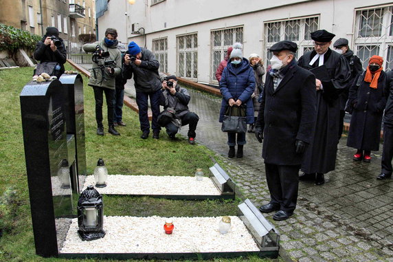 Wspólna modlitwa chrześcijan i Żydów na cmentarzu żydowskim przy ul. Głogowskiej fot. Codzienny Poznań