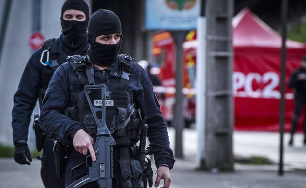Francja: Policja postrzeliła mężczyznę z nożem w Metz