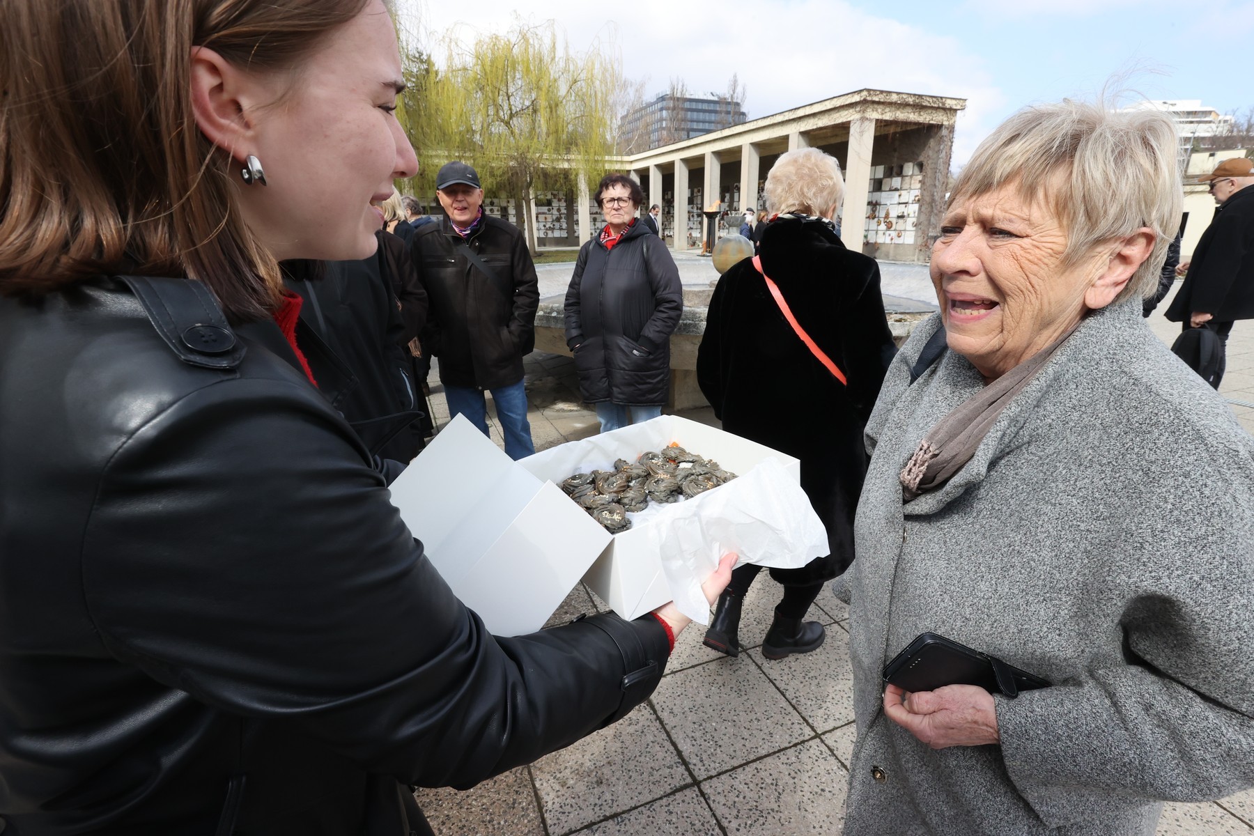 Jaroslava Obermaierová na falošnom pohrebe kamaráta.