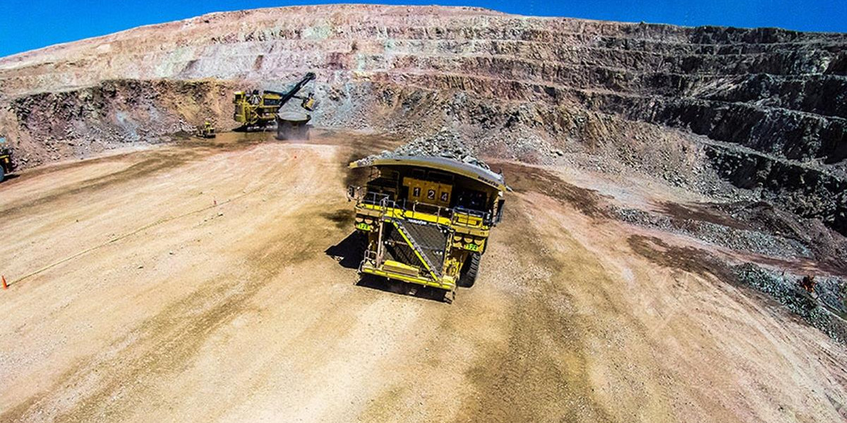2,5 tys. górników od miesiąca strajkuje w Chile w największej kopalni miedzi na świecie. Górnicy przebywają 3300 metrów nad poziomem morza. 
