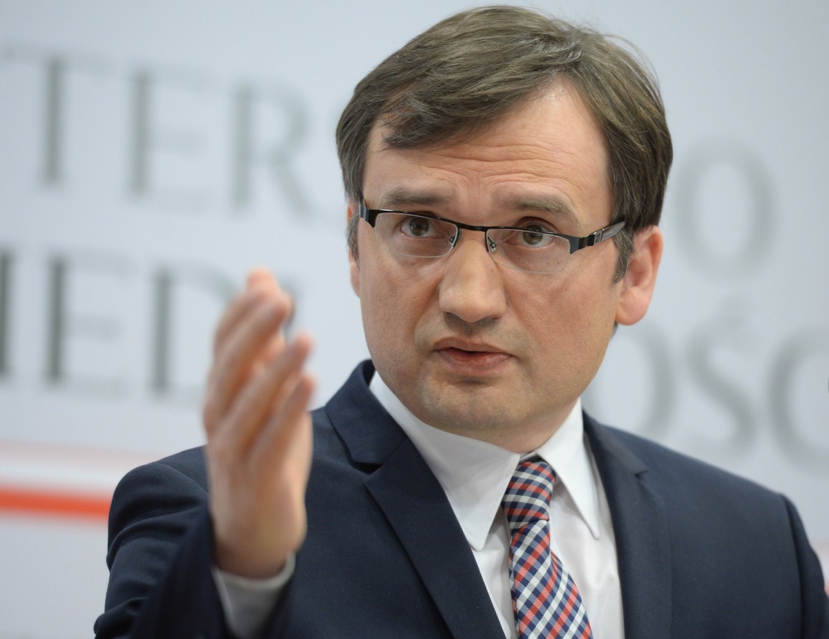 Analiza przepisów prowadzi jednak do wniosku, że sam Zbigniew Ziobro niewiele może zrobić, by konsekwencje, o ile w ogóle można o nich mówić, wyciągnąć