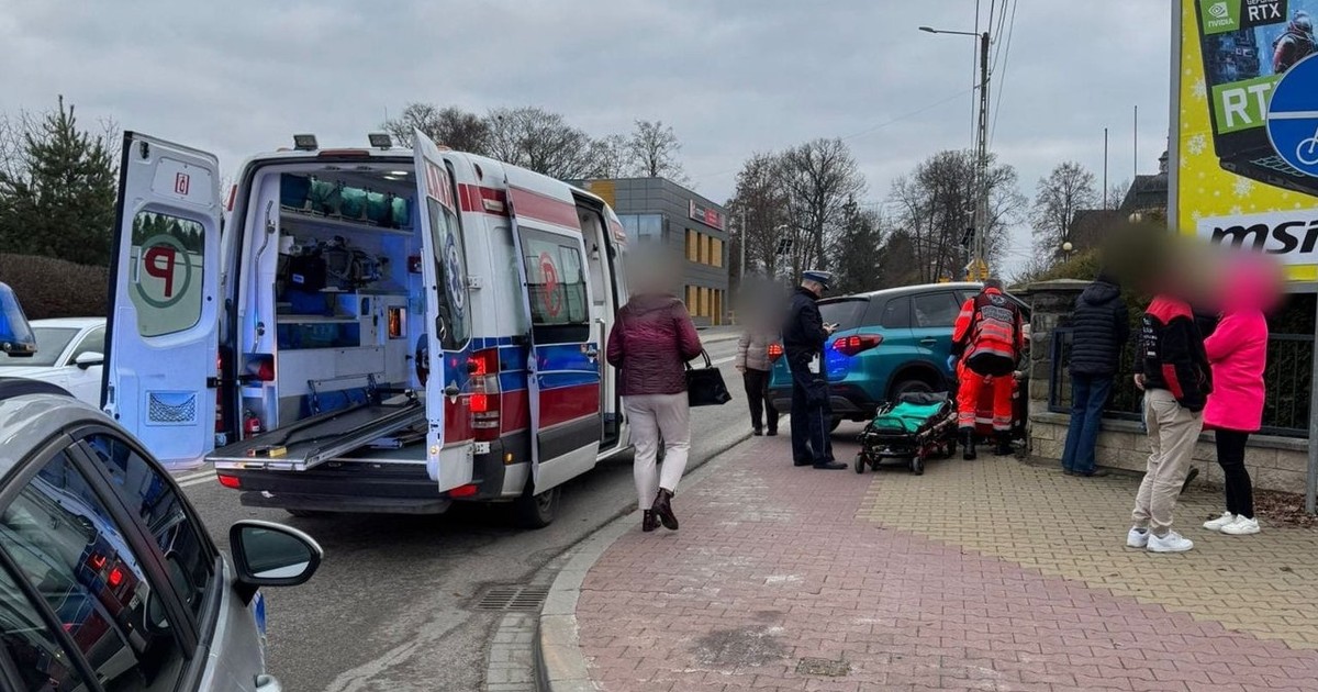 Dramatyczne chwile w Staszowie. 62-latka suzuki wjechała w pieszych