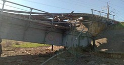 Ważny most, którym Rosjanie transportowali broń i paliwo, 'uległ samozniszczeniu'