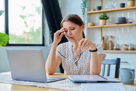 Bez dijeta i drastičnih promena: Pet metoda kako da sebi OLAKŠATE MENOPAUZU posle leta