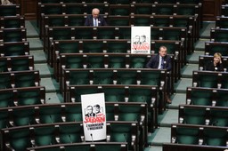 Co dalej z mandatami po Kamińskim i Wąsiku? Oto możliwe scenariusze