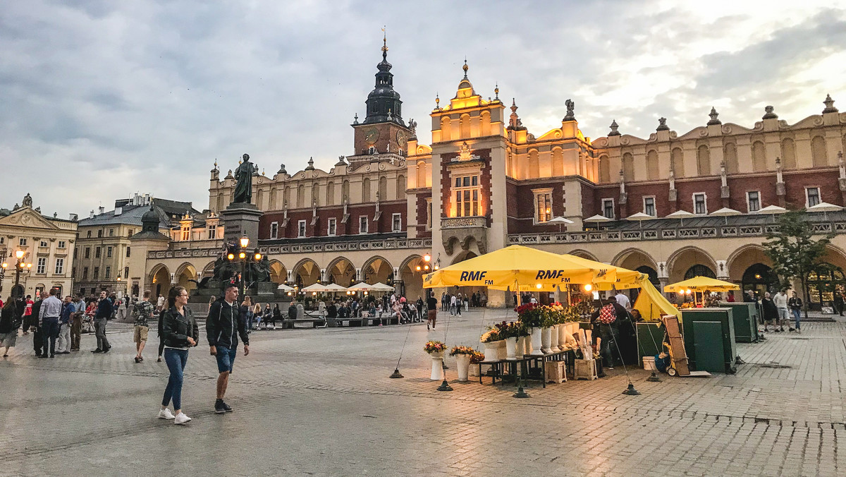 Kraków. Na Rynku jest drogo? Sprawdziliśmy ceny w kawiarniach i restauracjach