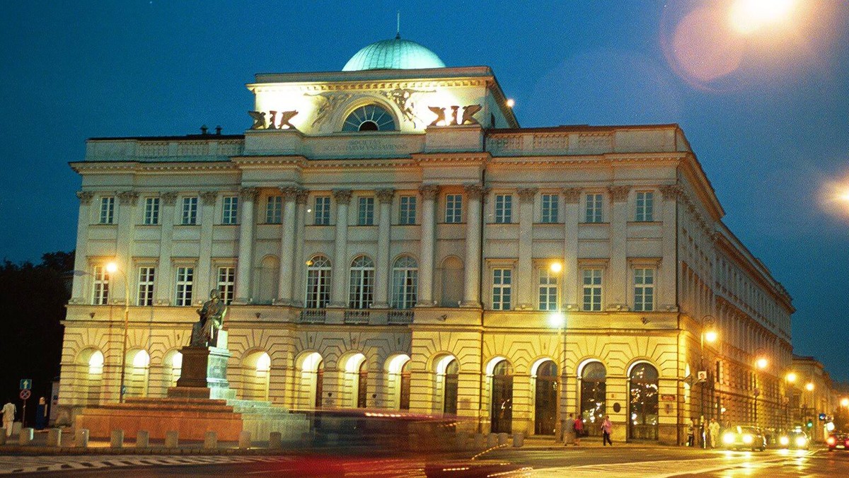 Jacek Zarzecki, działacz PO i były starosta piski, został dyrektorem Domu Pracy Twórczej w Wierzbie. Szefowi PAN nie przeszkadza, że był on wcześniej dwukrotnie skazany - informuje RMF FM. W obronie działacza listy do minister nauki przesłał także senator PO.