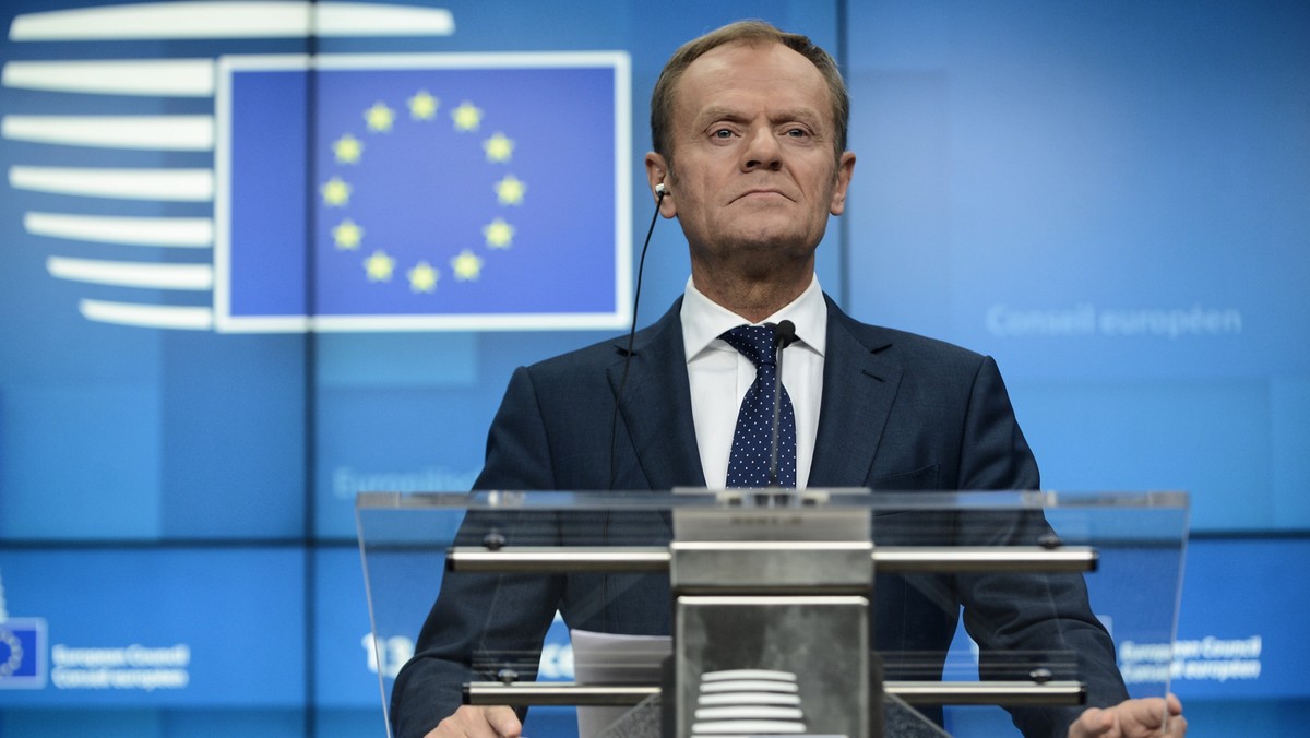 - Będę wspierał wszystkich, dla których minimum demokratyczne i europejskie coś znaczy - powiedział szef RE Donald Tusk dziś w "Faktach po faktach" w TVN24, pytany o to, czy będzie wspierał w wyborach do PE Koalicję Europejską. Tusk stwierdził także, że "uderzyło go to, co przeczytał na temat PCK". - Dla mnie jest to taki dotkliwy przykład, jak bardzo zdeprawowane są elity rządzące - mówił były premier.