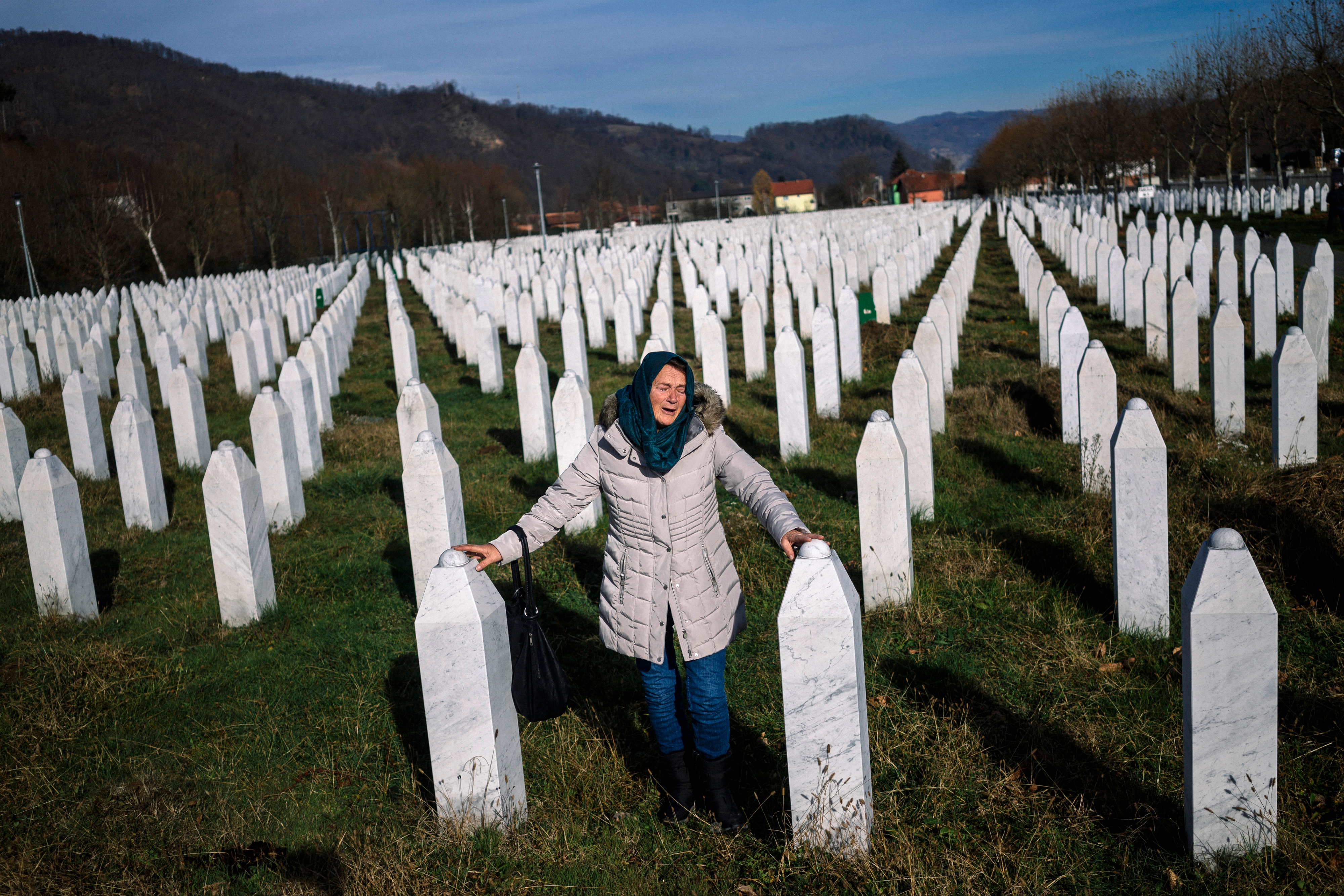 Srebrenica: 30 anni dopo famiglie seppelliscono ancora resti