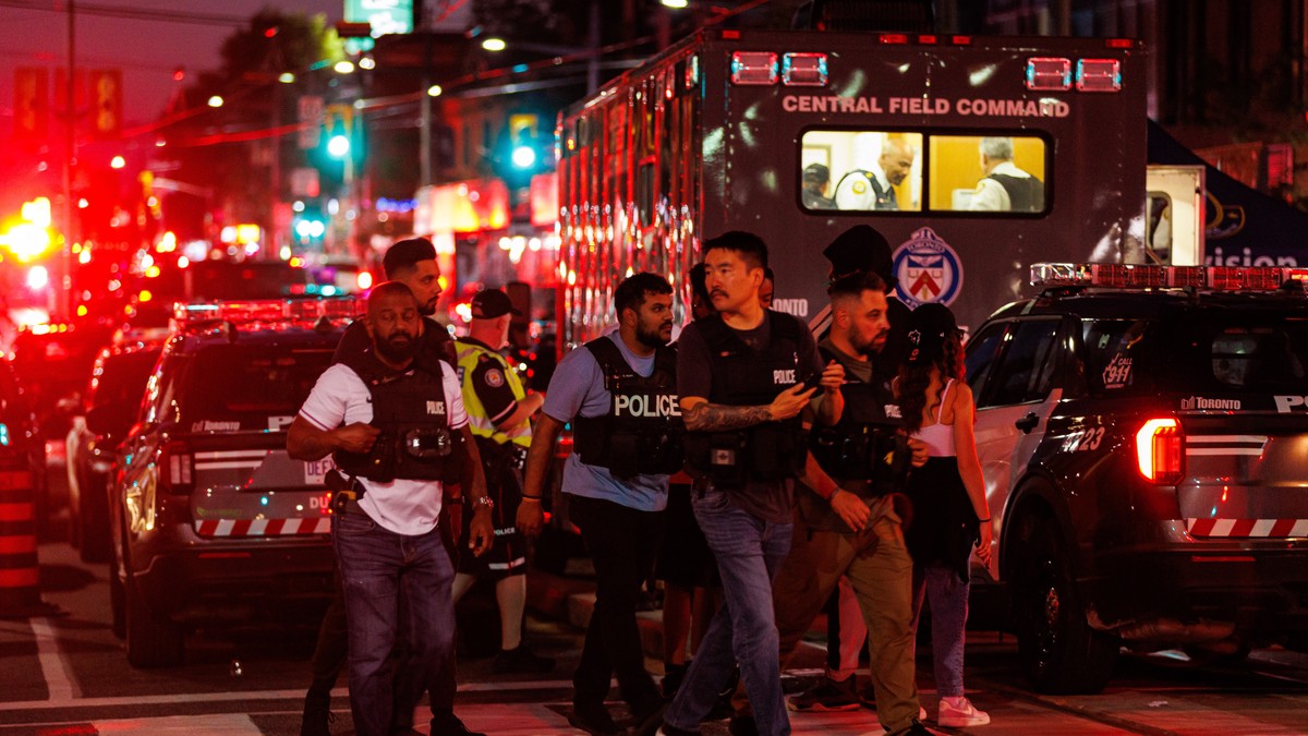 Policija reaguje na aktivnog strelca na događaju Salsa na Sent Kleru u Torontu, subota, 11. jul 2026.