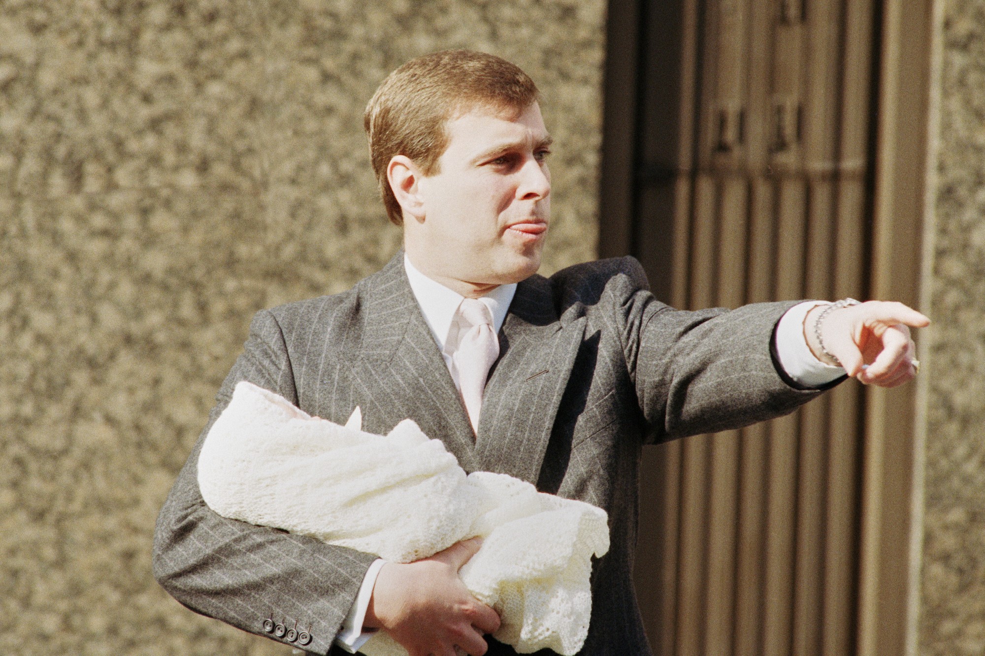Andrew Mountbatten-Windsor na archívnych fotkách.