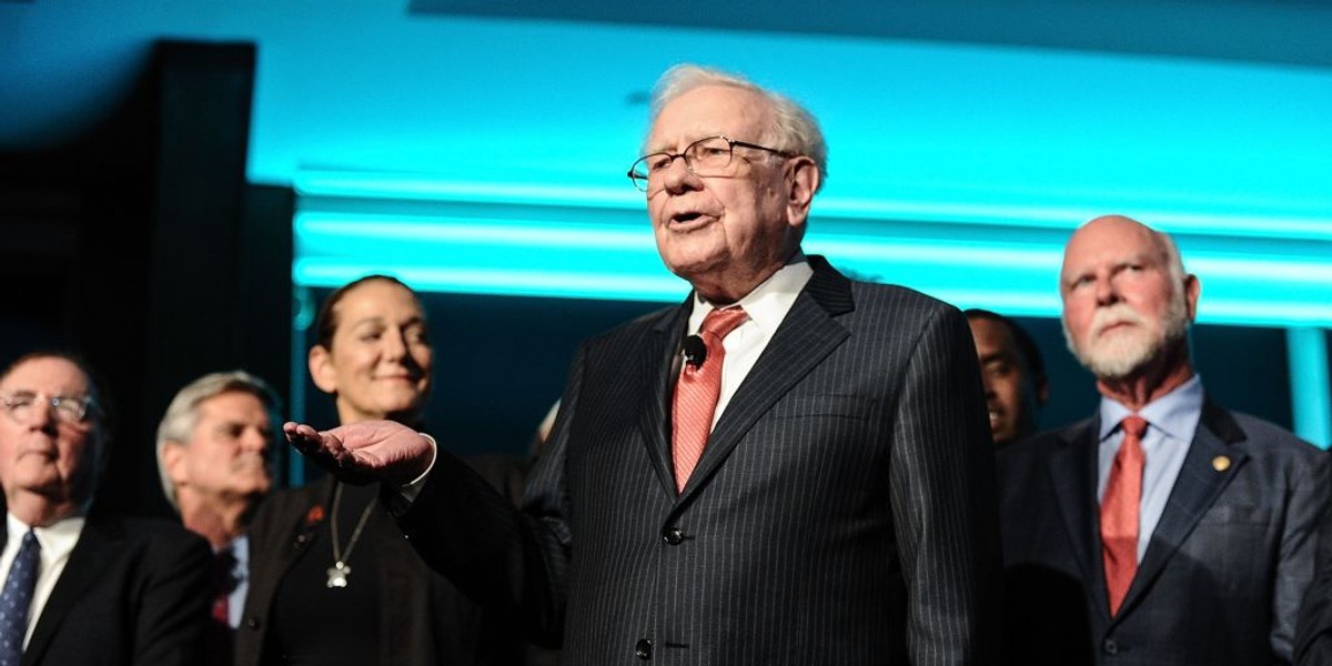 – Inwestorzy są w stanie akceptować straty dopóki sprzedaż rośnie i są nadzieje, że nadejdą w końcu lepsze dni – stwierdził Warren Buffett.