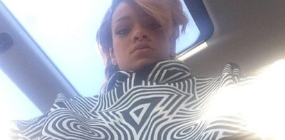 Rihanna już w Polsce! Błysnęła nagimi piersiami na lotnisku!