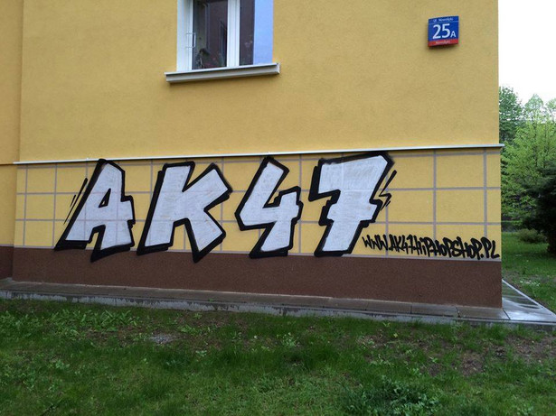 Graffiti reklamą sklepu? Internauci oburzeni