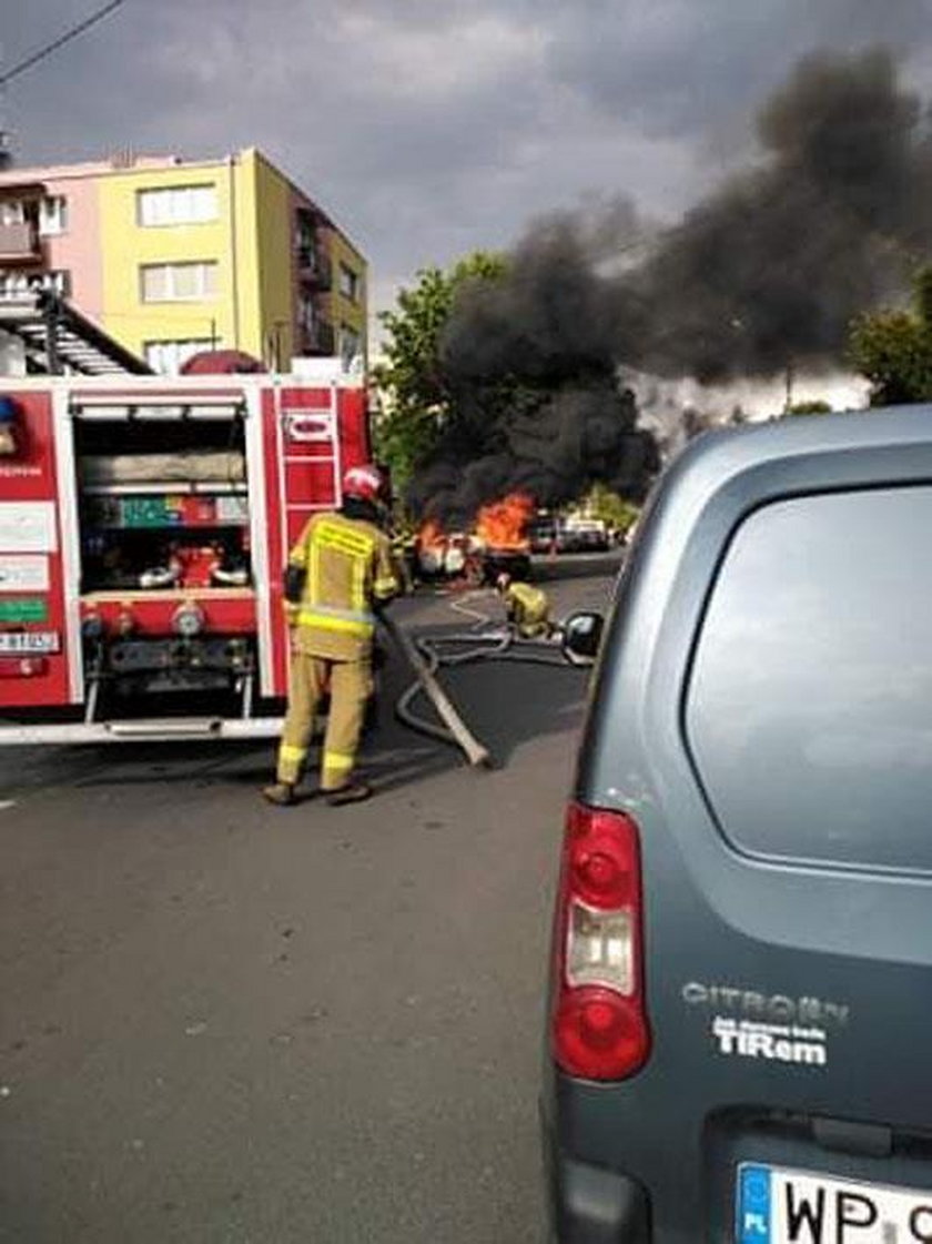 Pożar samochodu w Płocku. W środku znajdował się pięciolatek