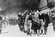 Deportacja ostatnich mieszkańców z płonącego getta, Warszawa, kwiecień 1943 r.