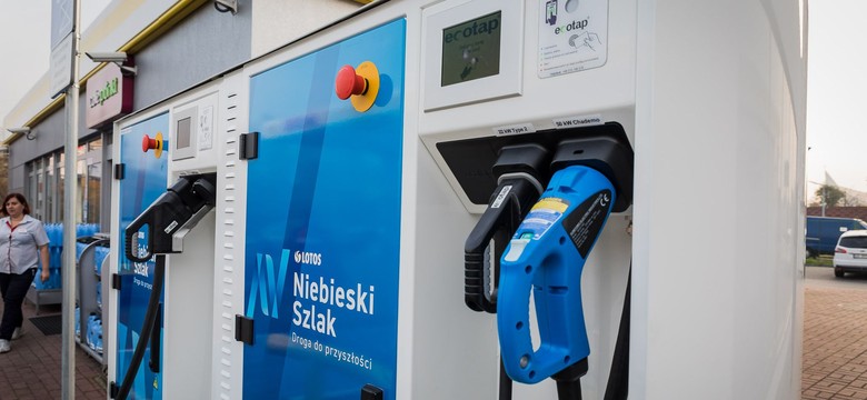 Lotos wprowadza opłaty. Od dziś koniec darmowego ładowania elektryków
