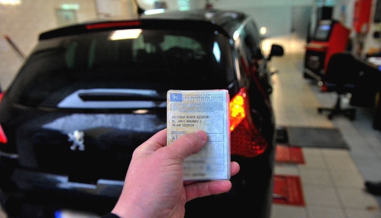 Nowe badanie techniczne auta w 2025. Żegnaj się z dowodem rejestracyjnym