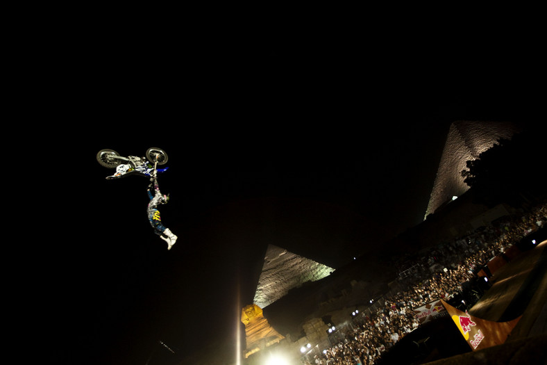 Red Bull X-Fighters w Egipcie, Adam Jones