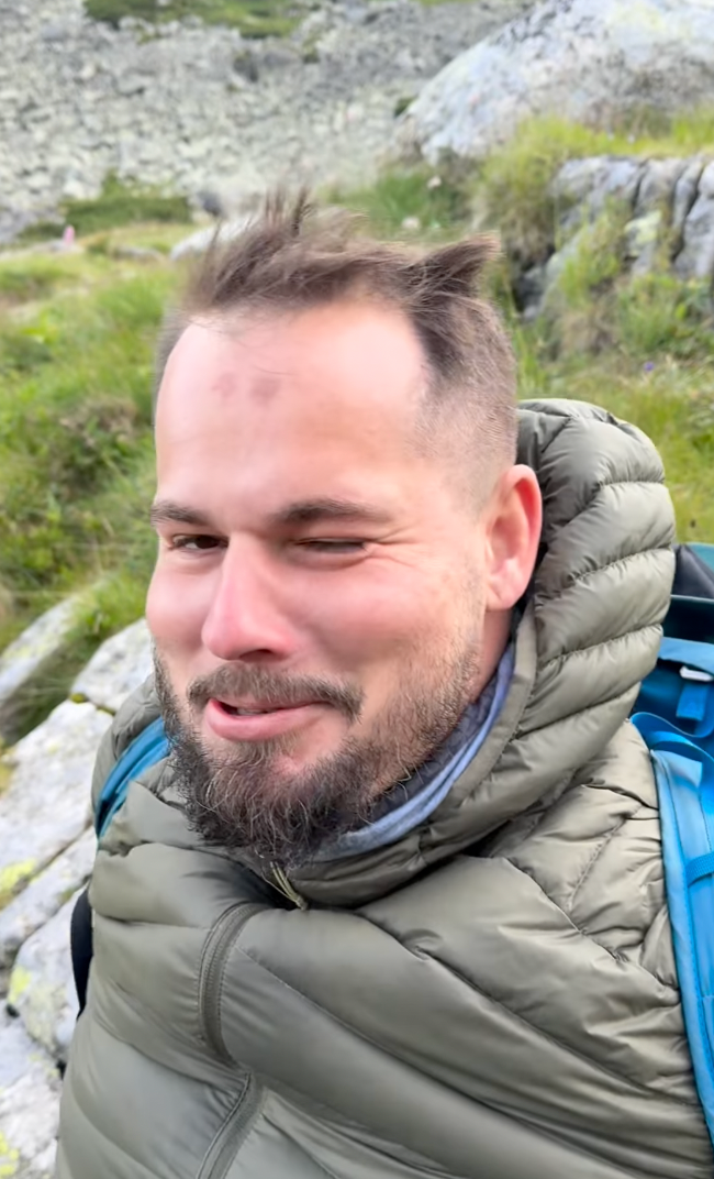 Komik Fero Joke v Tatrách pomáhal žene.
