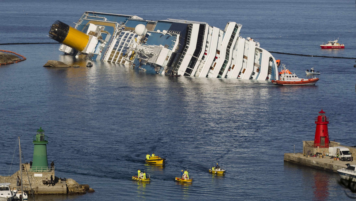 Żadnych rezultatów nie przyniosły wznowione rano poszukiwania we wraku statku Costa Concordia, leżącym u wybrzeży Toskanii. Ekipy mają wkrótce przystąpić do wypompowywania ponad 2 tysięcy ton paliwa ze zbiorników.