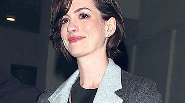 Leszokott a cigiről Anne Hathaway