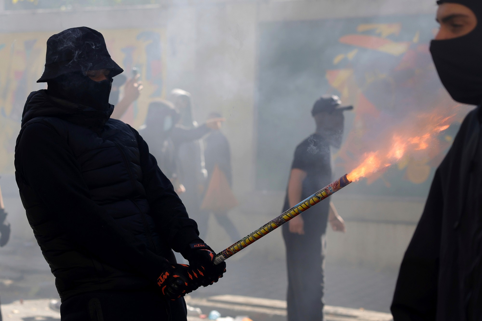 Masové protesty študentov v Albánsku prerástli do celonárodnej krízy, ulice zaplavili tisíce ľudí.