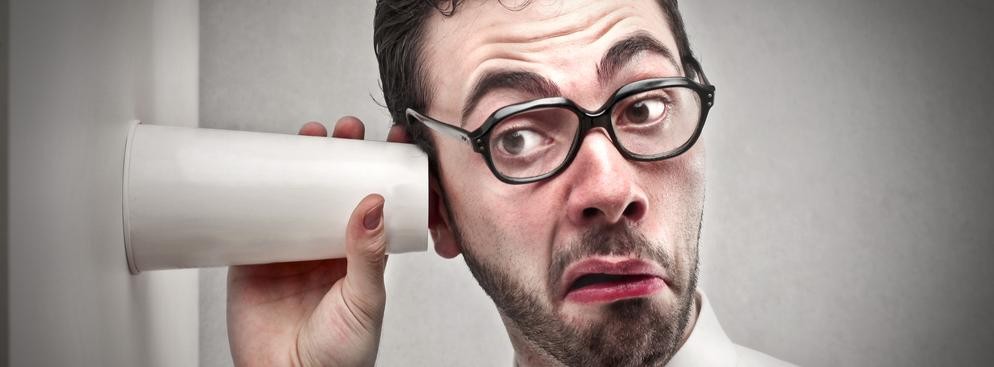 Zasada numer jeden: nigdy nie pytamy o coś, co można bez trudu znaleźć w internecie. W ten sposób pokazujemy, że nie odrobiliśmy lekcji. Nie pytamy też m.in. o to, kto jest klientem, ani kim jest ich konkurencja. Przed pójściem na rozmowę o pracę, powinniśmy się do niej sumiennie przygotować. Sprawdzić firmę, do której aplikujemy. Możemy również spróbować ustalić, kim jest osoba, z którą będziemy rozmawiać – podpowiada Joanna Żukowska ekspert międzynarodowego serwisu rekrutacyjnego MonsterPolska.pl.
<br><br>
<b>Pytamy za to</b>: „jakie zadania wiążą się z pracą na tym stanowisku?”