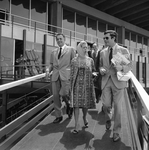 10. '8 i 1/2' (Federico Fellini, 1963) – na zdjęciu reżyser z Giuliettą Masiną i Marcello Mastroiannim w drodze na nowojorską premierę swego dzieła