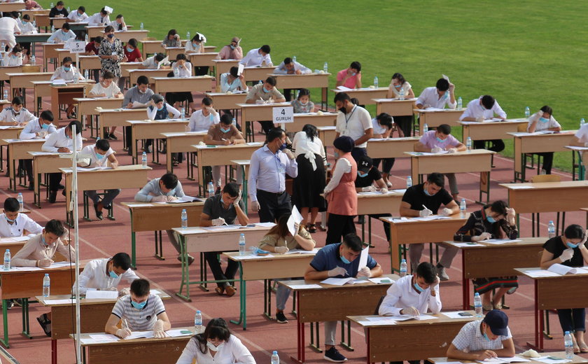 Egzaminy na studia w Taszkiencie, stolicy Uzbekistanu