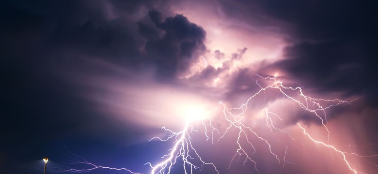 IMGW zapowiada deszcz, śnieg i burze [PROGNOZA POGODY]
