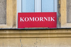 Od 1 stycznia 2026 roku komornik zabierze z wypłaty mniej. Ile z wynagrodzenia będzie musiał zostawić na koncie?