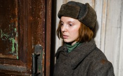 'Wysoka dziewczyna' to dystopia kobiet. Tym bardziej szokująca, że wydarzyła się naprawdę w ZSRR [RECENZJA]