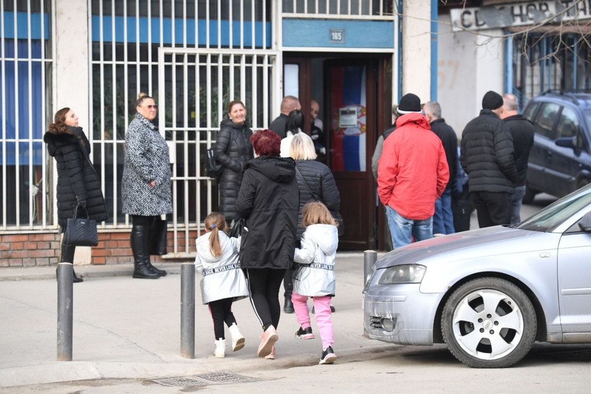 Srbi na KiM več tri nedelje ne mogu da podignu svoja primanja zbog ukidanja dinara