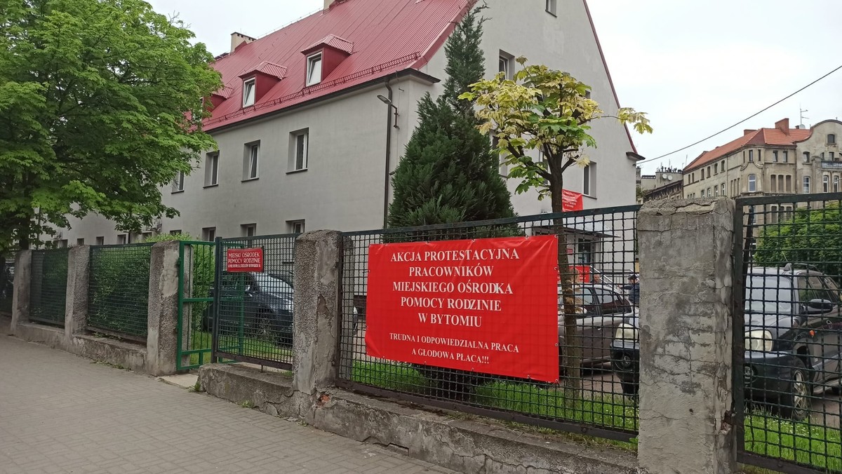 Pomoc społeczna z Bytomia ma dość. "Uczciwie pracujemy, ochłapy dostajemy"