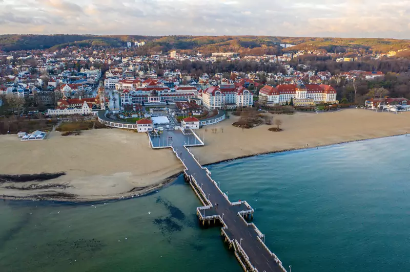 Sopot (ok. 35 tys. mieszkańców) - to właśnie w tym mieście nad Zatoką Gdańską Polki żyją średnio najdłużej / East News